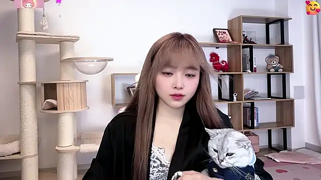 SakuraCat6 Adlı Modelin Canlı XXX Sohbeti