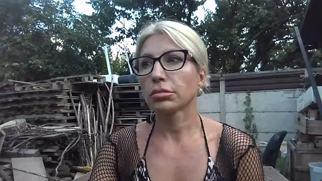 Chatroom XXX en direct de fox_red_lady7