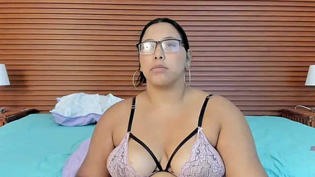 DeepandCurvy XXX чат на живо