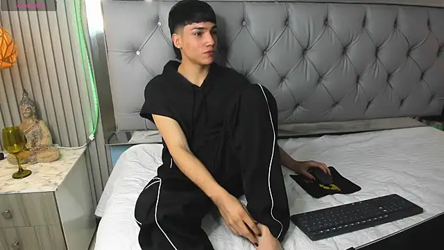 SamBlack_ élő XXX-chatje