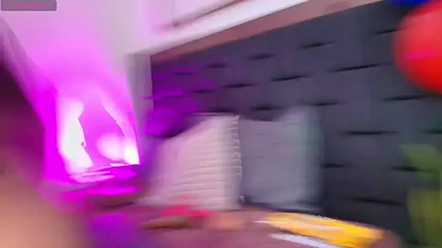 XXX chat uživo modela EllenaBoobs_