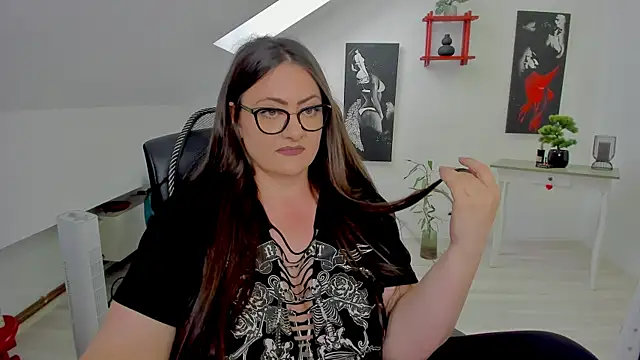 MistressDarrah Chat XXX in diretta