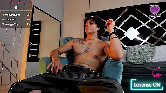 JayTaylorrのライブXXXチャット