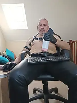 Andrex_Leather Chat XXX live