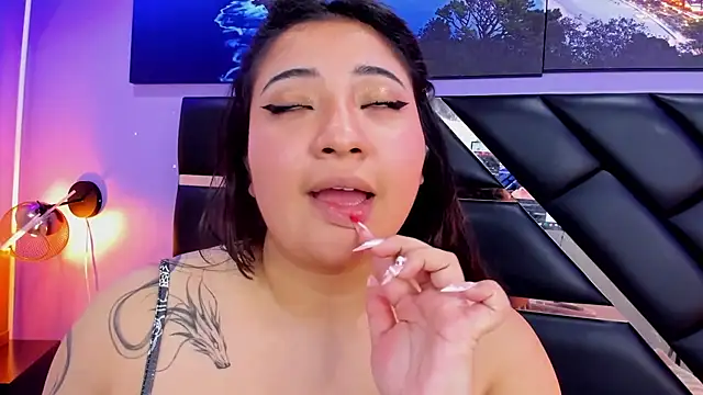 Chatroom XXX en direct de Emma_monserrat