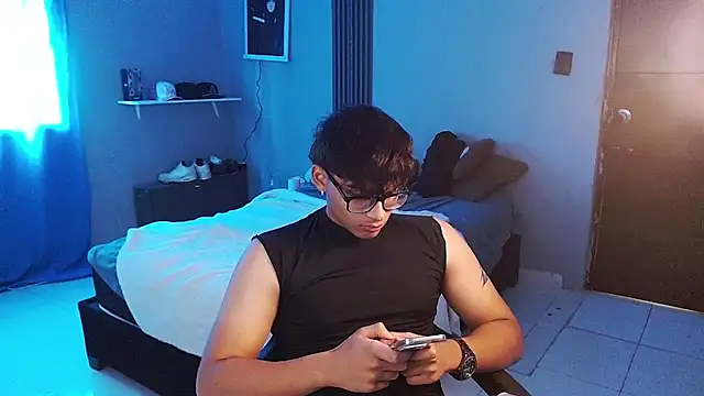 Mr_yisuzz live XXX chat
