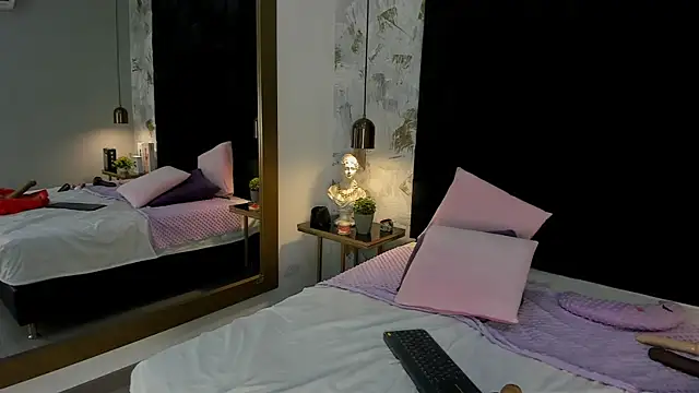Chatroom XXX en direct de CharlotteG_