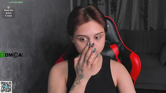 Emmy-Brooks XXX чат на живо