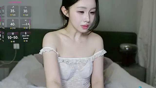 Hazel-11's Live XXX Chat