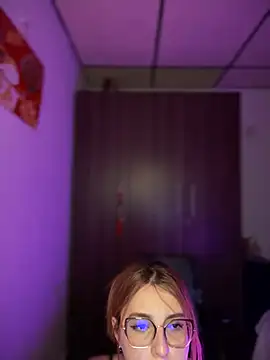 CoraVibes 라이브 XXX 채팅