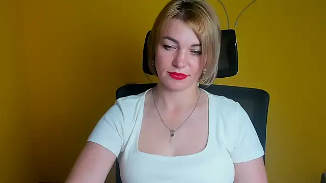 CuttieEmma's Live XXX Chat