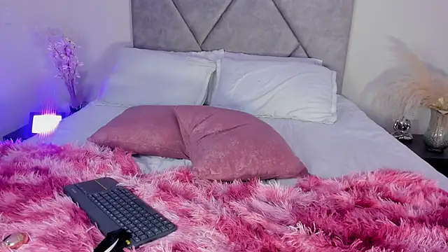NicoleeJoness' Live XXX Chat