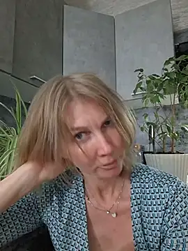 stellahere8's Live XXX Chat