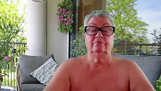 Mystery-Grandmother webcam show