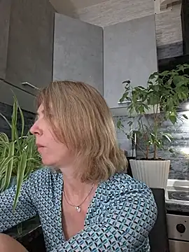 stellahere8 live XXX chat