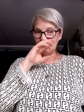 irinamaux élő XXX-chatje