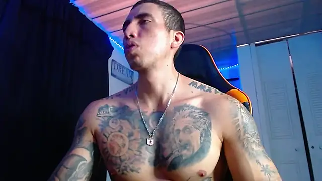 Онлайн чат XXX Adam_Hudsond