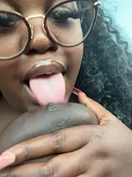 Chat XXX en directo de Chocolatemelons17