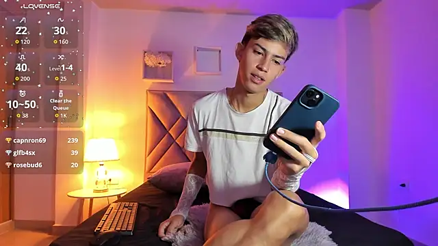 Baby_noahtt élő XXX-chatje