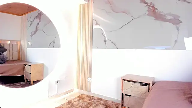 Naughty__Mom Adlı Modelin Canlı XXX Sohbeti