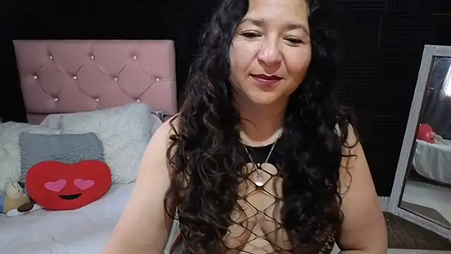 Chat +18 de katifoxx ao vivo