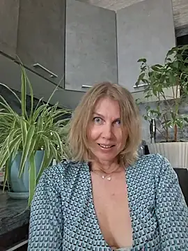 stellahere8's Live XXX Chat