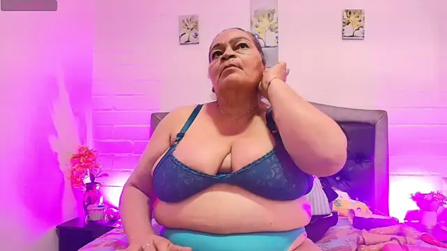 צ'אט XXX בשידור חי של QueenMatturex