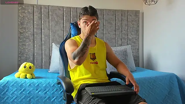 Chat +18 de Calvin_Hunter ao vivo