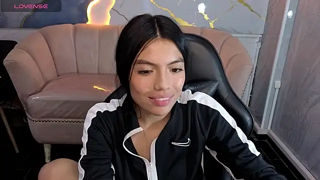 _Charlottee_b's Live XXX Chat