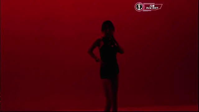 Ava-007 即時 XXX 聊天