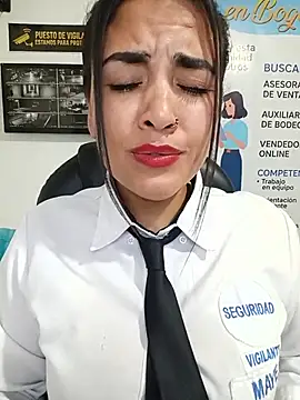 MAYE__13 Adlı Modelin Canlı XXX Sohbeti