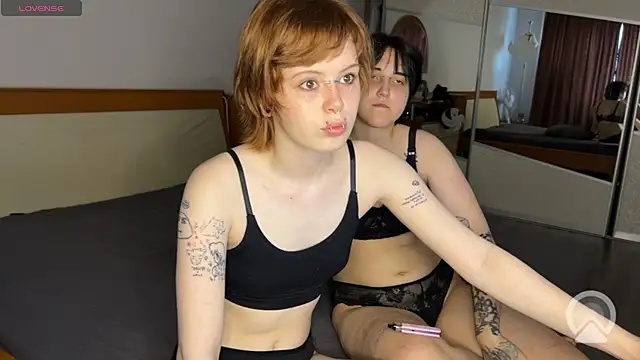 MiaAndAlice Live XXX Chat