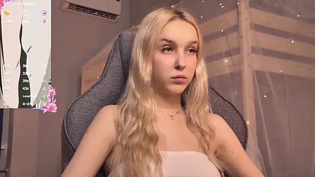 MaoqiBeverly Adlı Modelin Canlı XXX Sohbeti