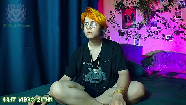 TrickyKitsune's Live XXX Chat