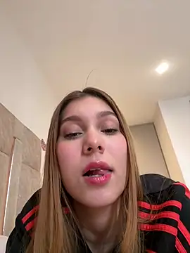 הופעת וובקאם של Nikii__