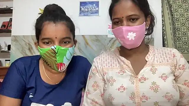 Tamil_Sajitha: διαδικτυακό σόου στην κάμερα