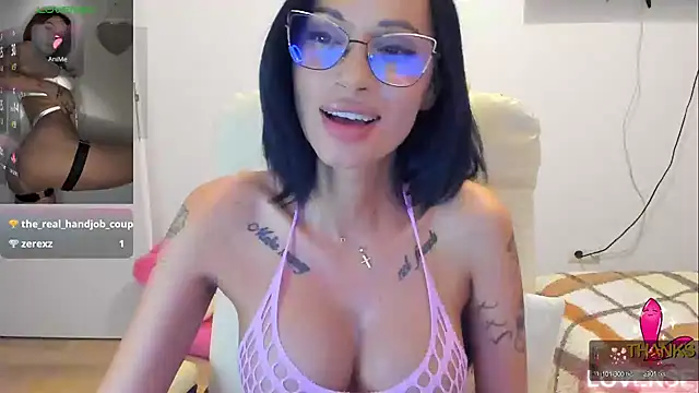 kissnicol32 Adlı Modelin Canlı XXX Sohbeti