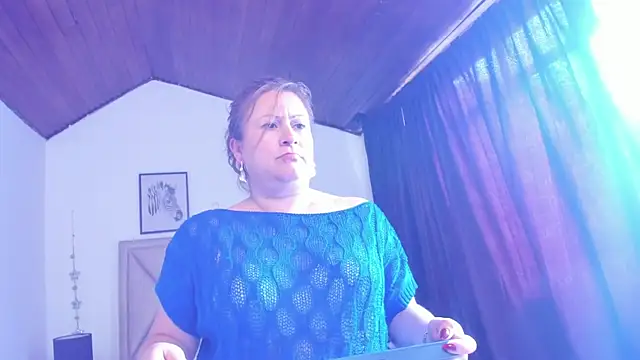 MonyCassius Adlı Modelin Canlı XXX Sohbeti