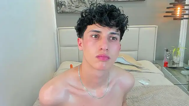 thom_ames Chat XXX in diretta