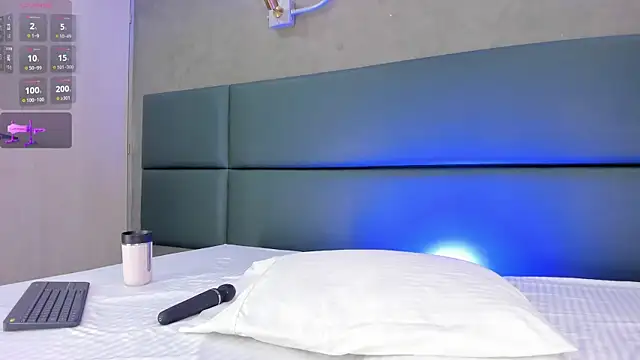 Niamonroe webcam show