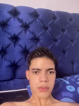 Latinos_2001 Adlı Modelin Canlı XXX Sohbeti