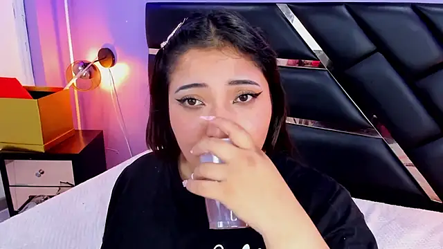 Emma_monserrat Adlı Modelin Canlı XXX Sohbeti