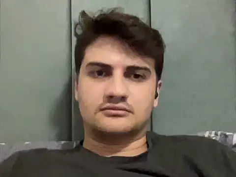 hazel_boy Show in webcam