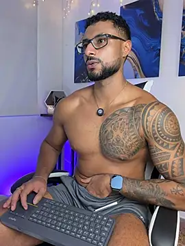 LiamGarcia1 Adlı Modelin Canlı XXX Sohbeti