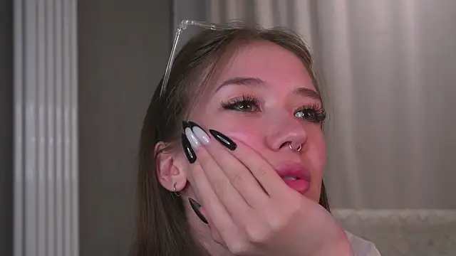 Chat XXX en directo de tinyanie