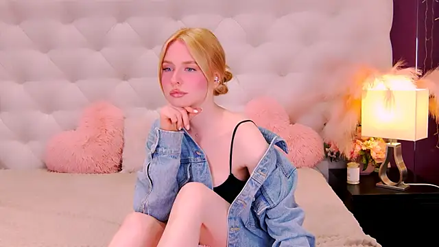 RheaSky's Live XXX Chat