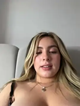 Cloee_Rainbow1's Webcam Show