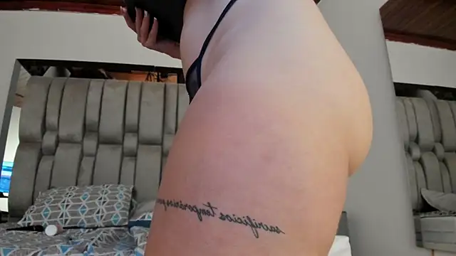 Chat +18 de NikkySmiith ao vivo