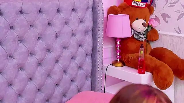 HaileeRoberts' Live XXX Chat