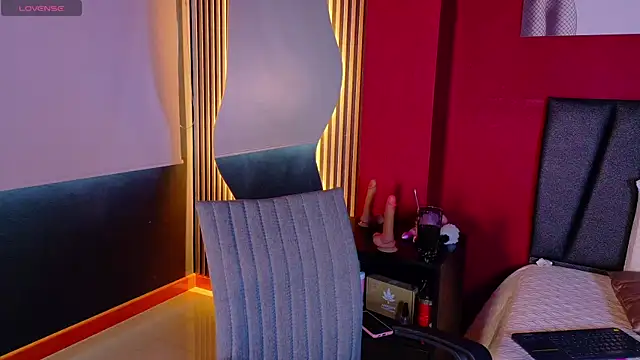 XXX chat uživo modela Charlott__18